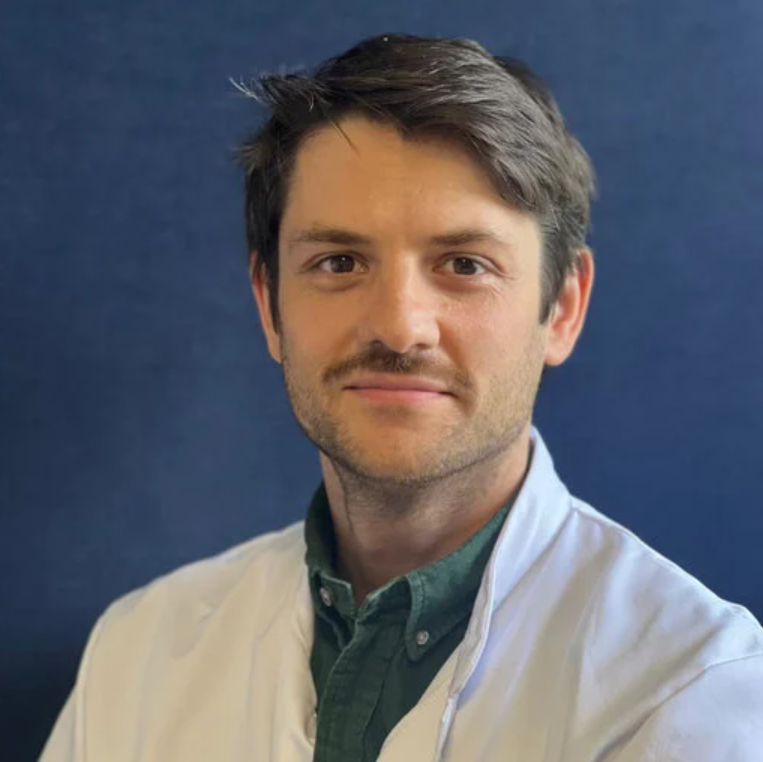 Dr. Adrien Crestani (França)